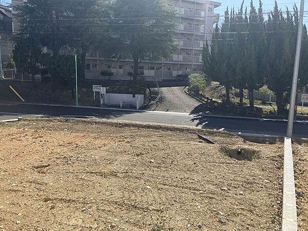 前面道路含む外観