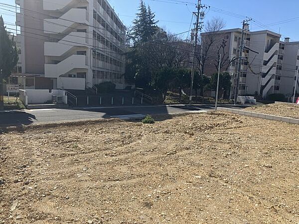 前面道路含む外観