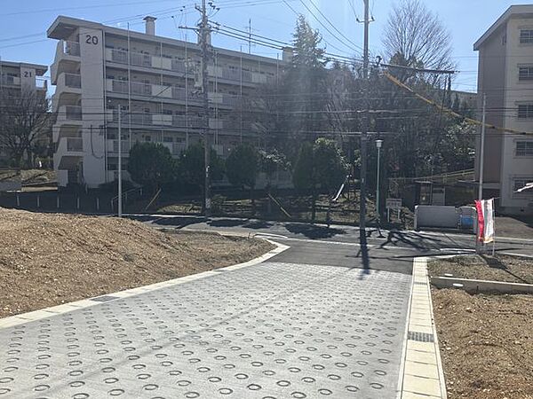 前面道路含む外観