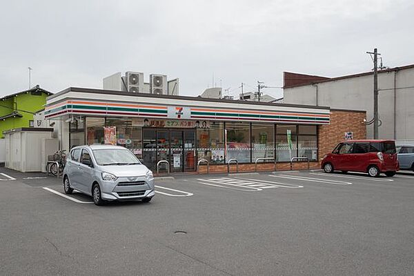 セブンイレブン一宮向山町1丁目店 360m