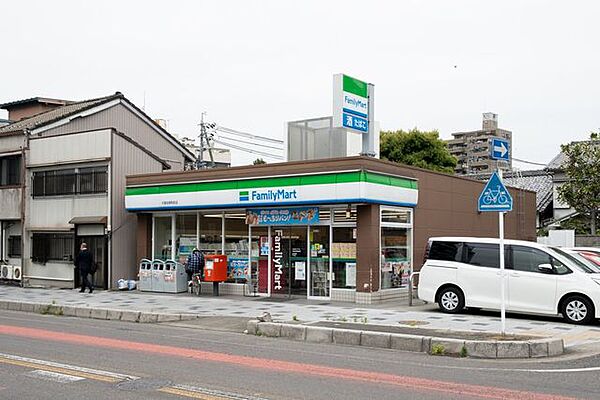 ファミリーマート大雄会病院前店 730m