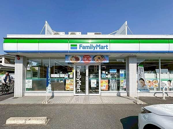 ファミリーマート中川好本町店 440m