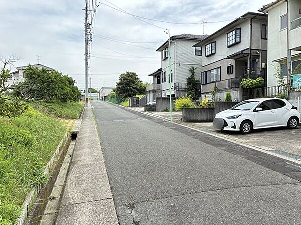 前面道路含む外観