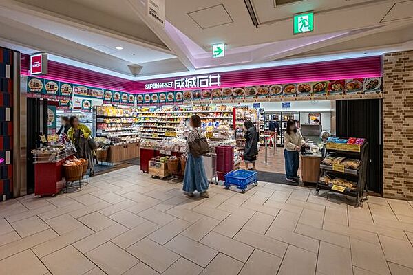 成城石井大名古屋ビルヂング店 徒歩9分。 720m