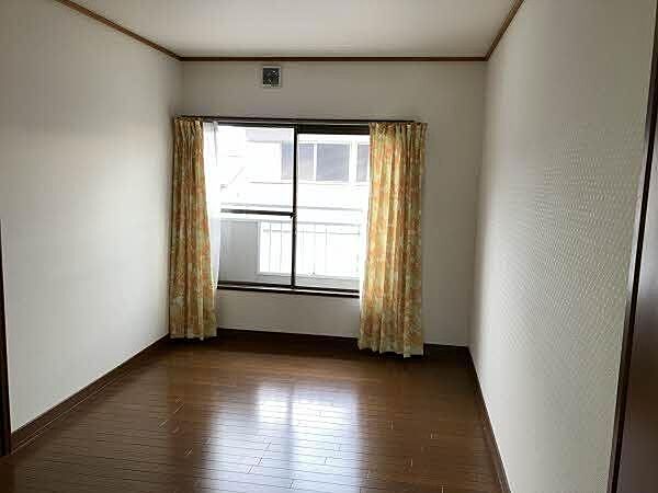 2階洋室真ん中