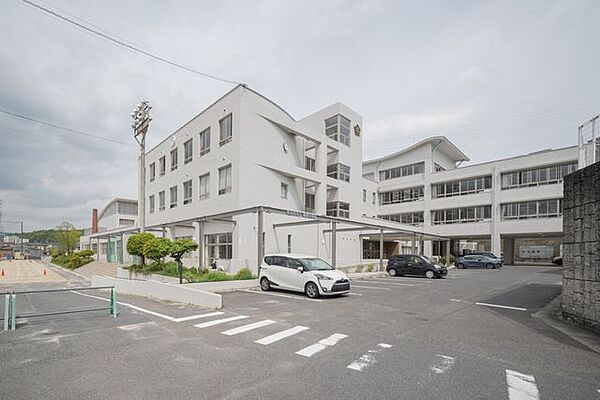 多治見市立陶都中学校 ■徒歩14分に位置する公立の中学校で、学校ホームページでは日々の活動や学校生活の様子を確認することができます。 1100m