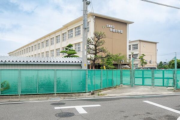江南市立布袋小学校 徒歩7分。■徒歩7分に位置する公立小学校です。ラーケーションを取り入れた学びを実施しており、ホームページでは日々の学校の様子を確認することができます。 550m
