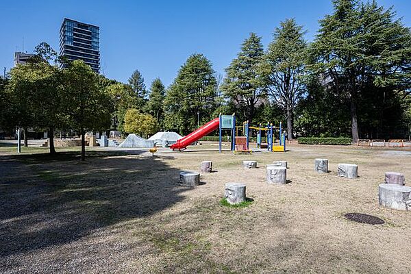 前津公園 徒歩7分 550m