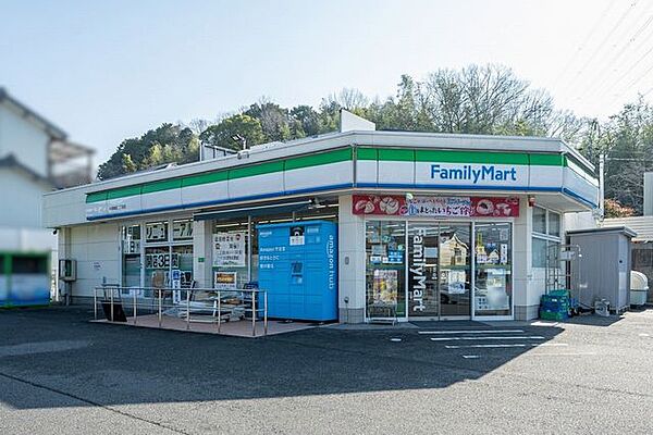 ファミリーマート名東貴船二丁目店 210m