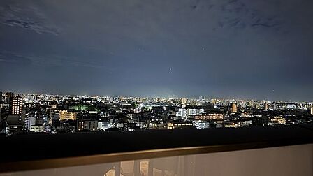 14階部分につき、バルコニーから時間帯により異なる景色をご覧いただけます。