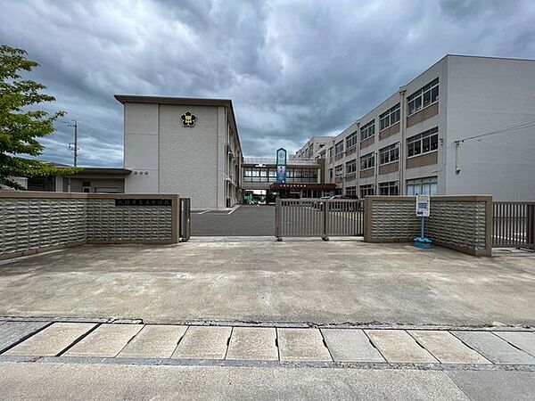 大垣市立東中学校 徒歩11分。 850m