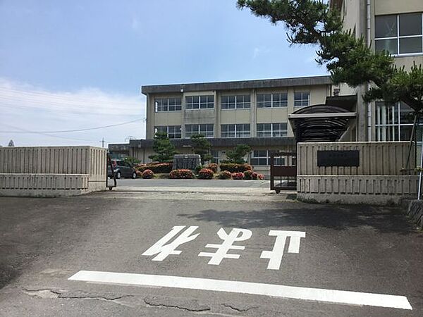 四日市市立西朝明中学校 2300m