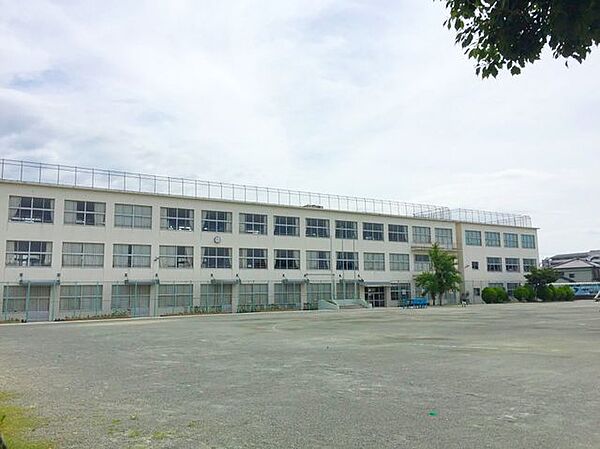 向山小学校 610m