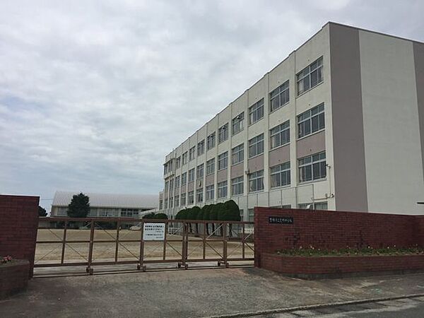 豊岡中学校 950m