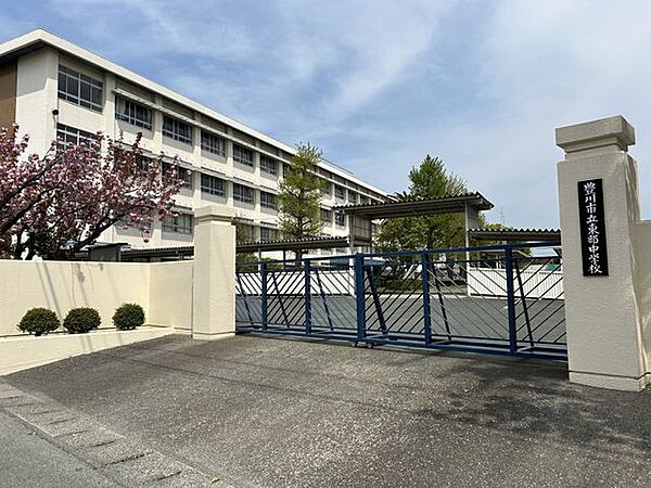 東部中学校 900m