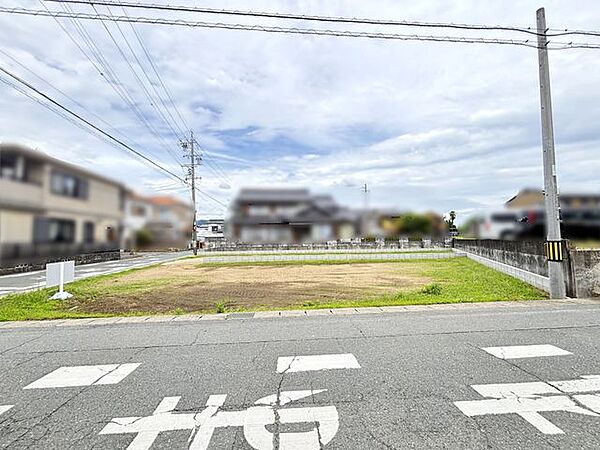 南側道路含む土地写真