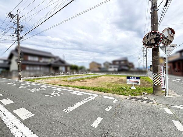 西側道路含む分譲地全体写真