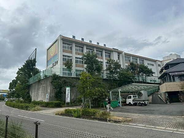 豊田市立高橋中学校 110m