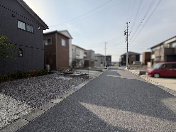 前面道路含む外観