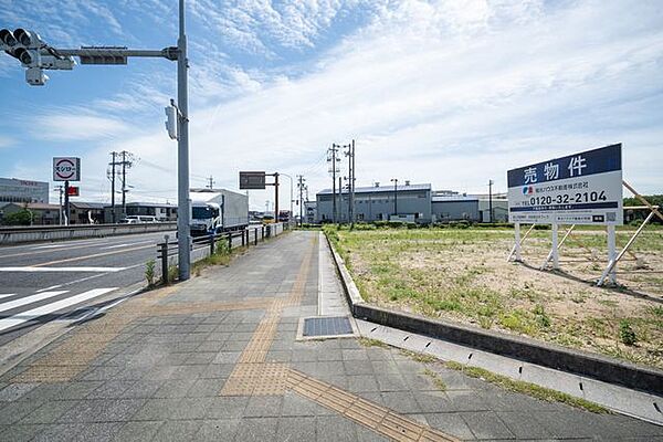 北側前面道路