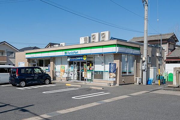 ファミリーマート三好保田ヶ池店 約5分 350m