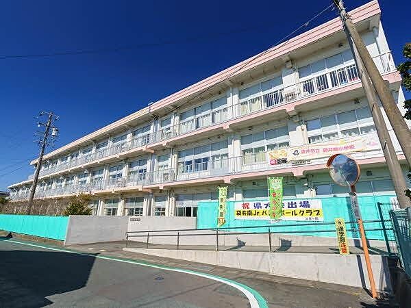 袋井市立袋井南小学校 徒歩33分。 2600m