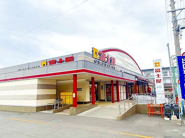 富士屋瀬名店 徒歩10分。 745m