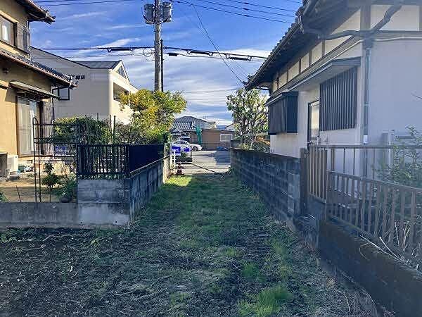 西側より