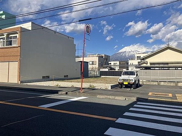 南東側より
