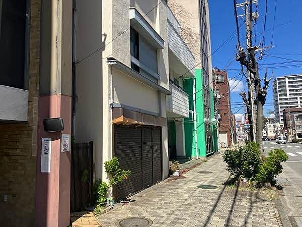 南東側より