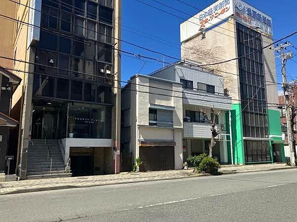 南東側より