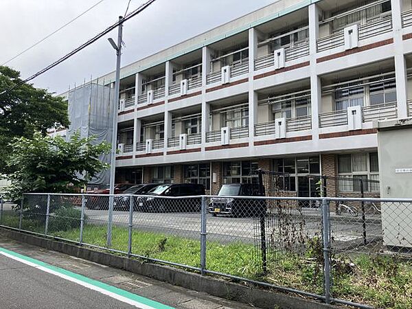 沼津市立第四小学校 徒歩8分。 640m