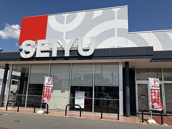 西友元町店 徒歩8分。 580m