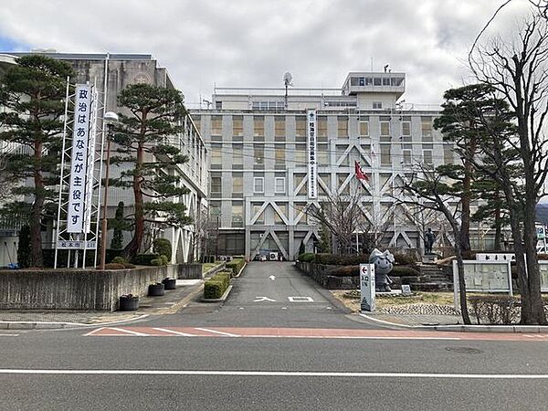 松本市役所 徒歩6分。 480m