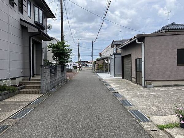 南東側道路
