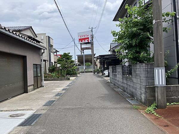 南東側道路