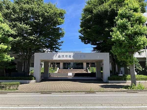 金沢市総合体育館 165m