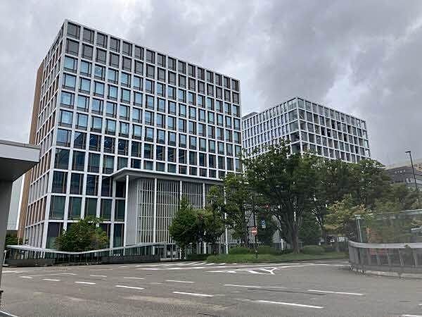 北國銀行本店 470m