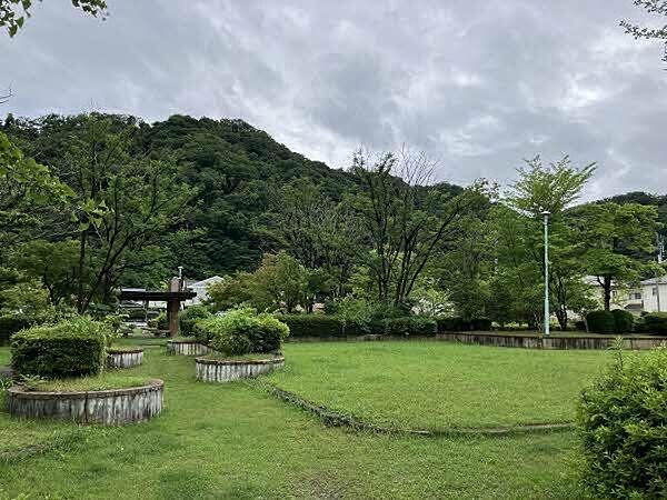 山奥公園 徒歩5分。 400m