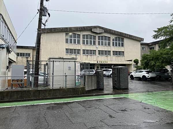 福井市立明倫中学校 徒歩17分。 1300m