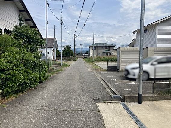 北東側前面道路