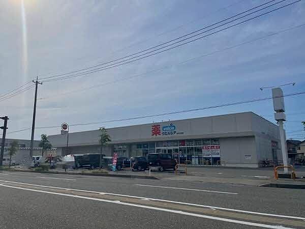 ウエルシア　金沢三池店 700m