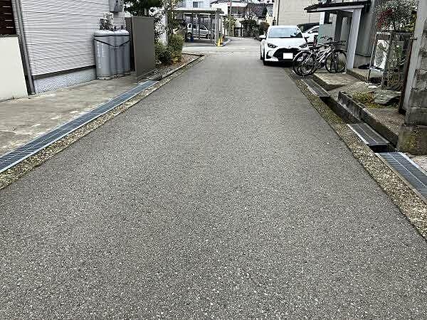 東側道路