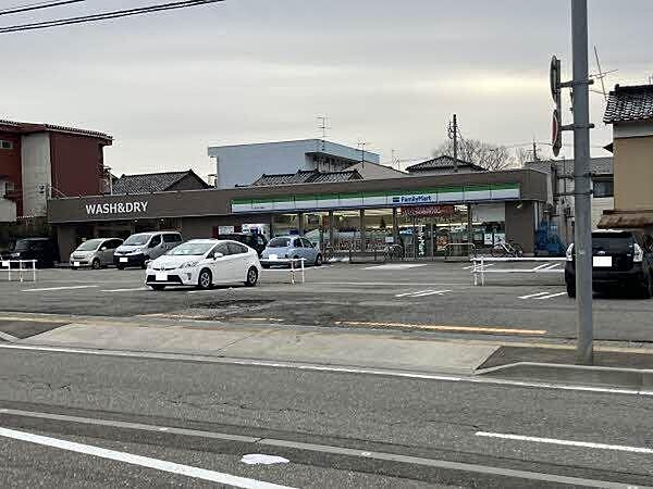 ファミリーマート　金沢小立野店 545m