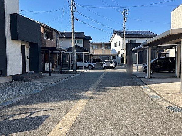 前面道路：南西側から撮影