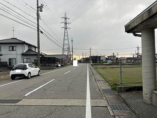 北東側道路