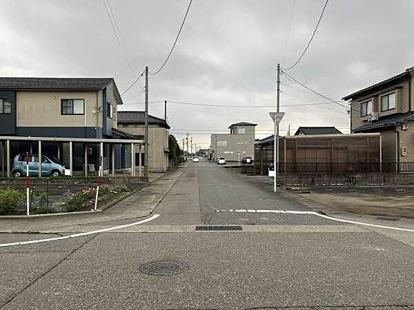南東側道路