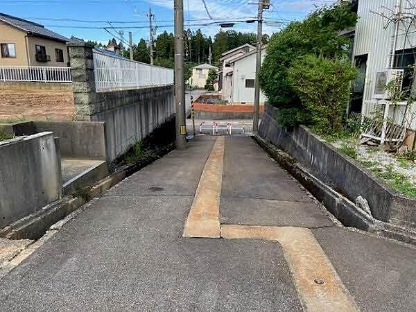 南東側道路