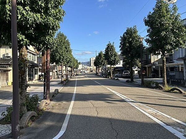 北東道路（東側より撮影）