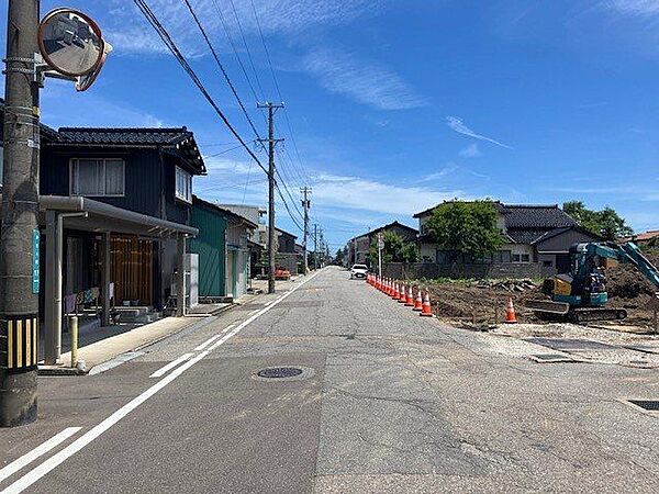 北西側道路